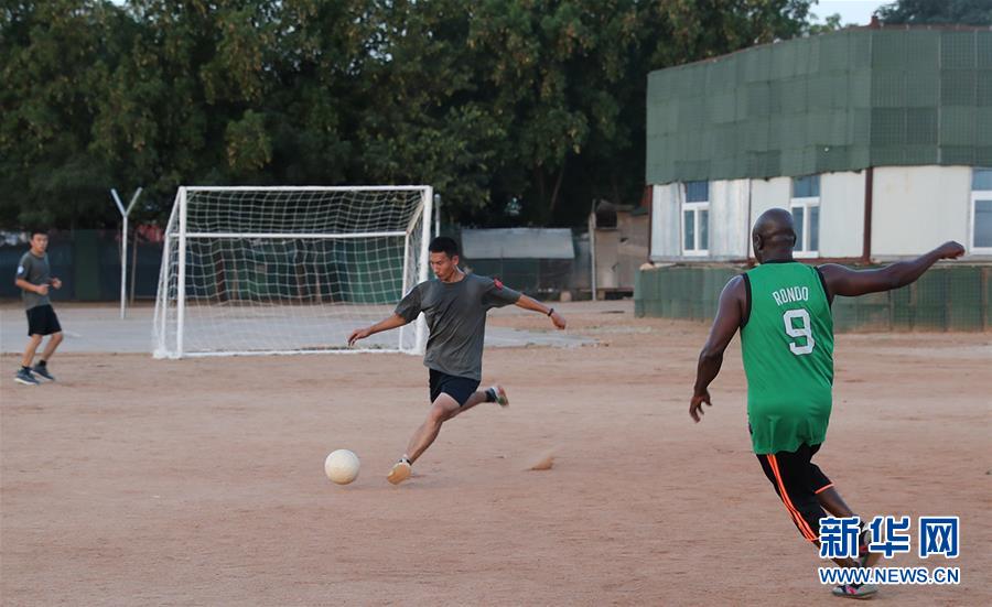 （國際&middot;圖文互動）（4）拳拳赤子心　悠悠藍盔情&mdash;&mdash;記中國赴蘇丹達爾富爾維和部隊度中秋和國慶佳節