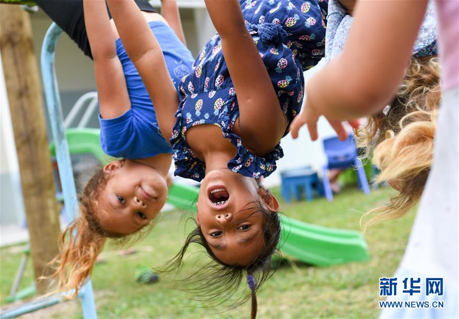 （國際&middot;圖文互動）（3）中國援建&ldquo;你好&rdquo;學?！A庫克群島孩子夢