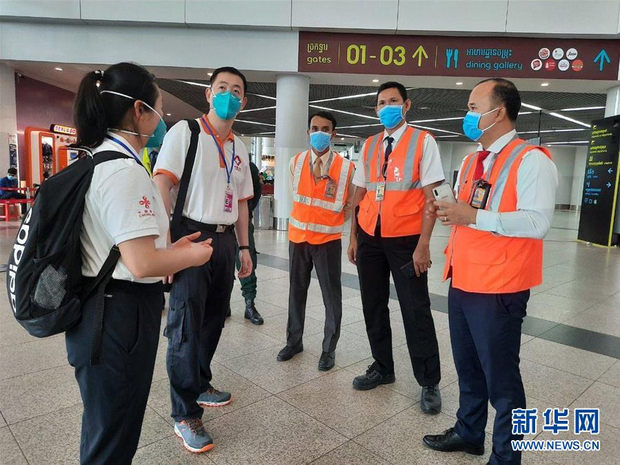 （國際疫情·圖文互動）（4）“工作忙碌又細致，經驗豐富又專業”——一名柬埔寨青年眼中的中國援柬抗疫醫療專家組