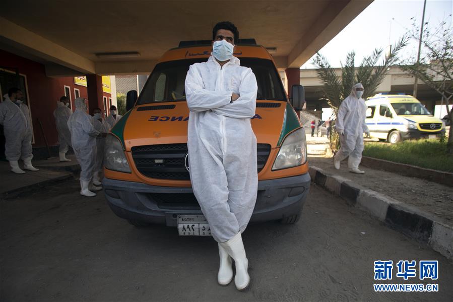 （國際疫情&middot;圖文互動）（2）通訊：埃及救護車里的&ldquo;逆行者&rdquo;