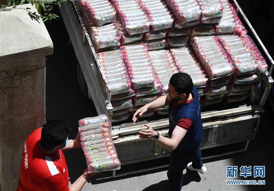 （國際疫情·圖文互動）（1）通訊：疫情中，那抹笑容最難忘——記向困難家庭發放愛心包裹的敘利亞青年志愿者