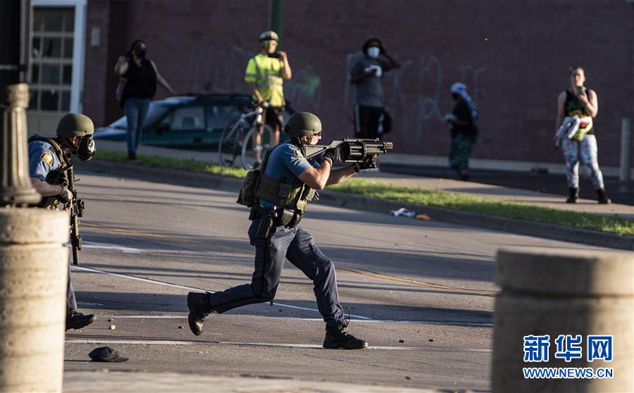 (國際)(1)美國警察執(zhí)法動(dòng)作不當(dāng)致一名非裔男子死亡 引發(fā)大規(guī)模抗議
