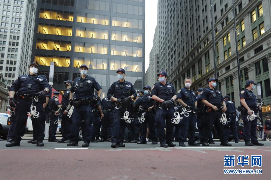 (國際)(5)美國警察執(zhí)法動(dòng)作不當(dāng)致一名非裔男子死亡 引發(fā)大規(guī)模抗議