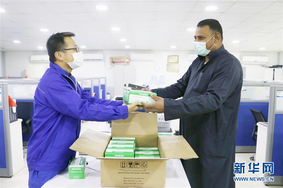 （國(guó)際疫情&middot;圖文互動(dòng)）（3）通訊：防疫、生產(chǎn)兩不誤，沙漠現(xiàn)&ldquo;棋盤&rdquo;&mdash;&mdash;記中企承建科威特住房基建項(xiàng)目