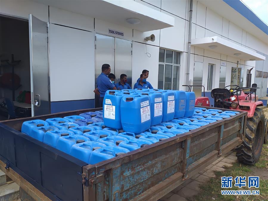 （國際&middot;圖文互動）（1）在斯里蘭卡中國專家和中資企業助力油輪滅火