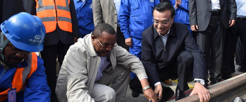 李克強(qiáng)考察亞的斯亞貝巴輕軌項目