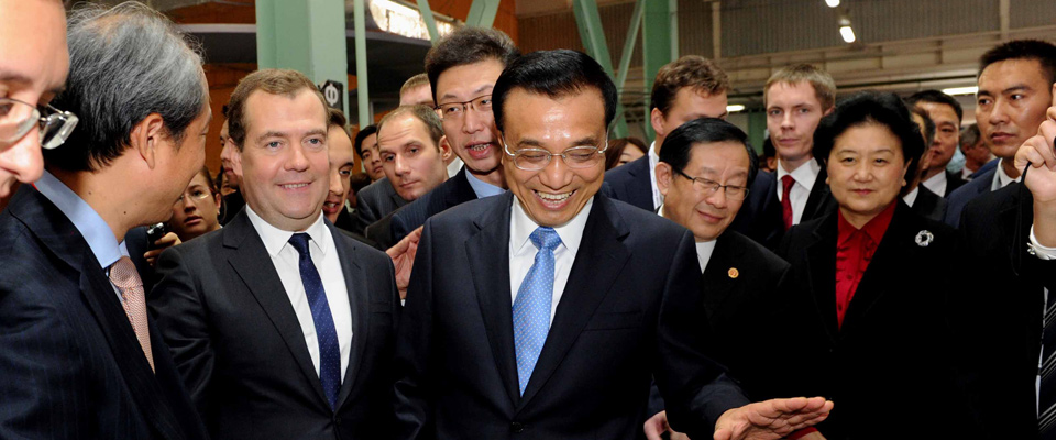 李克強同梅德韋杰夫共同參觀&ldquo;開放式創新&rdquo;莫斯科國際創新發展論壇展覽