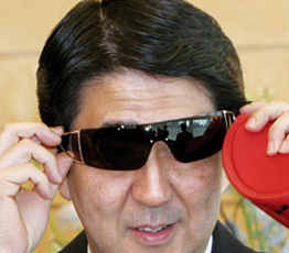 2015，安倍會繼續"暴走"嗎？